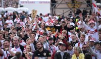 Fussball DFB Pokal Finale 24/25: Arminia Bielefeld - VfB Stuttgart, Public Viewing auf dem Schlossplatz