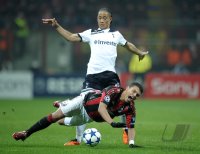 Fussball Champions League  Saison 2010/2011: Thiago Silva (li, AC Mailand) gegen Steven Pienaar (re, Tottenham Hotspur)