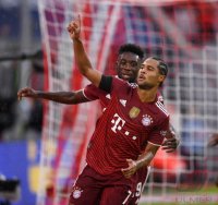 Fussball 1. Bundesliga Saison 21/22: FC Bayern Muenchen -  1. FC Koeln