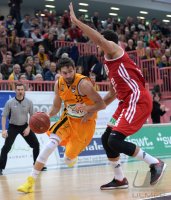 Basketball 1. Bundesliga 2013/2014:  Walter Tigers Tuebingen - Brose Baskets Bamberg