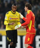 Fussball 1. Bundesliga, Saison 2011/2012: Felipe Santana (li)  und Torwart Roman Weidenfeller (re, beide Borussia Dortmund