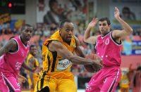 Basketball 1. Bundesliga 13/14:  Walter Tigers Tuebingen - Telekom Baskets Bonn
