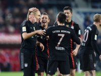 Fussball 1. Bundesliga Saison 14/15: JUBEL FC Bayern Muenchen