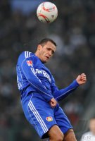 Fussball: 1. Bundesliga Saison 2010/2011: Leverkusen, AUGUSTO am Ball