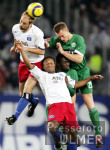 Fussball 1. Bundesliga: Hamburg - Wolfsburg, Zweikampf