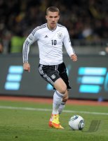 FUSSBALL INTERNATIONALES TESTSPIEL:  Ukraine - Deutschland, PODOLSKI am Ball