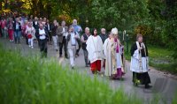 Maiandacht mit Lichterprozession mit Gnadenbild der Schmerzhaften Mutter vom Weggental