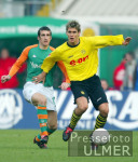 Fussball 1. Bundesliga: Bremen - Dortmund, Zweikampf