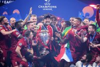 Fussball CHL 18/19 FINALE: Trainer Juergen Klopp (FC Liverpool) mit CHL Pokal