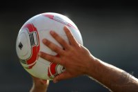 Fussball 1. Bundesliga :  ADIDAS Ball Torfabrik beim Einwurf