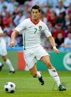 FUSSBALL EURO 2008: Portugal, RONALDO Einzelaktion