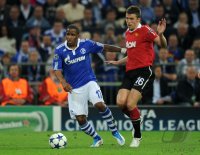 Fussball CHL  Saison 2010/2011:  Jefferson Farfan (li, FC Schalke 04) gegen Michael Carrick (re, Manchester United FC)