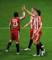 Fussball 1. Bundesliga : (v. li.) Bayern Jubel Danijel Pranjic, Bastian Schweinsteiger, Mario Gomez