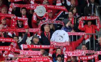1. Fussball Bundesliga:  FANKURVE 1. FSV Mainz 05 mit MEISTERSCHALE
