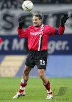 Fussball 1. Bundesliga: Frankfurt, JONES Einzelaktion am Ball