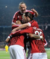 Fussball CHL  Saison 2011/2012: JUBEL mit Robinho , Philippe Mexes, Zlatan Ibrahimovic (v.li., AC Mailand)