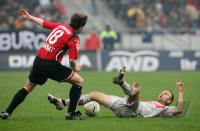 Fussball 1. Bundesliga: Hannover - Stuttgart, Zweikampf