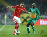 Fussball International:  Marko Arnautovic (li, Oesterreich) gegen Arouna Kone (Elfenbeinkueste)