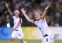 FUSSBALL  Olympia 2008   Halbfinale  Frauen   Japan - USA