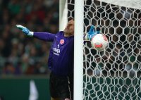 Fussball 1. Bundesliga Saison 12/13: Enttaeuschung Torwart Christian Wetklo (1. FSV Mainz 05)