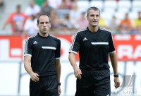 Fussball  1. Bundesliga  13/14: Schiedsrichter Knut Kircher und Schiedsrichterassistent Dominik Schaal