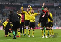 Fussball 1. Bundesliga : BVB JUBEL mit Nuri Sahin, Neven Subotic, Lucas Barrios (v.li., Borussia Dortmund)