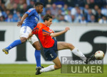 Fussball 1. Bundesliga: Schalke - 60 Muenchen, Zweikampf