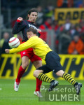 Fussball 1. Bundesliga: Dortmund - Frankfurt, Zweikampf