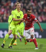 Fussball DFB Pokal 2. Runde 16/17: FC Bayern Muenchen - FC Augsburg