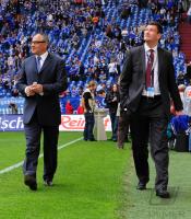 FUSSBALL, 1. BUNDESLIGA, 33. Spieltag: Schalke, Trainer Magath mit Pressesprecher Dittrich