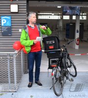 Oberbuergermeister Palmer nimmt die Radgarage am Tuebinger Hauptbahnhof in Betrieb