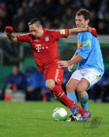 Fussball DFB Pokal 11/12 : Franck Ribery (li, FC Bayern Muenchen) gegen Slawo Paul Freier (VfL Bochum)
