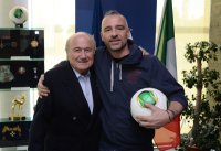 FIFA Praesident Joseph S. Blatter (Schweiz) trifft Eros Ramazzotti&Acirc;&nbsp;(Italien)