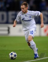 Fussball: Champions League, Saison 2010/2011: Schalke, RAKITIC am Ball
