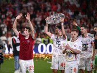 Fussball 1. Bundesliga 24/25: FC Bayern Muenchen feiert die 34. Deutschen Meisterschaft