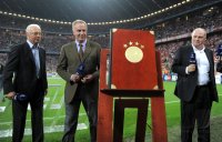 Fussball CHL  Saison 2011/2012: Ehren Praesident Franz Beckenbauer, Vorstandsvorsitzender Karl Heinz Rummenigge, Praesident Uli Hoeness (v. li., FC Bayern Muenchen)