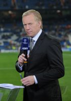 FUSSBALL  CHL  Saison 2011/2012:  Sat 1 Moderator Johannes B. Kerner