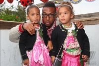 FUSSBALL 1. BUNDESLIGA 14/15:  FC Bayern Muenchen besucht das Oktoberfest 2014