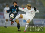 Fussball Testspiel: Wuppertal - Bayern Muenchen, Zweikampf