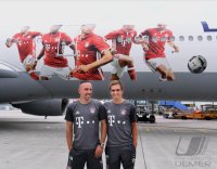 Fussball Audi Football Summer Tour USA 2016 FC Bayern Muenchen; Franck Ribery mit FCB Flieger