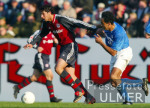 Fussball 1. Bundesliga: Bochum - Bayern, Zweikampf