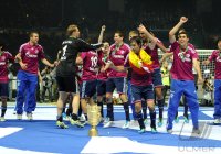 Fussball: DFB Pokal Finale: Torwart Manuel Neuer , Julian Draxler, Raul (v. li., FC Schalke 04)