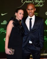 Fussball, 1. Bundesliga Saison 2012/2013: Theodor Gebre Selassie posiert mit Freundin Leona