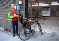 Oberbuergermeister Palmer nimmt die Radgarage am Tuebinger Hauptbahnhof in Betrieb