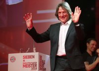 FUSSBALL Mannschaftsazt Hans-Wilhelm Mueller-Wohlfahrt hoert zum Saisonende 2019/2020 auf