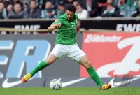Fussball 1. Bundesliga, Saison 2011/2012: Claudio Pizarro (SV Werder Bremen) Einzelaktion am Ball