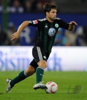 Fussball: 1. Bundesliga Saison 2010/2011: Wolfsburg, DIEGO am Ball