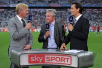 Fussball CHL  Saison 2011/2012:  TV Experte Stefan Effenberg mit Trainer Jupp Heynckes  (v. li., FC Bayern Muenchen) mit SKY Reporter Sebastian Hellmann