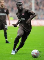 Fussball, 1. Bundesliga, Saison 2010/2011: St. Pauli: ASAMOAH am Ball