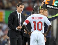 Fussball Champions League  Saison 2011/2012:  Trainer Massimilliano Allegri mit Clarence Seedorf (AC Mailand)